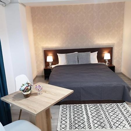 B House Rooms 雅西 外观 照片
