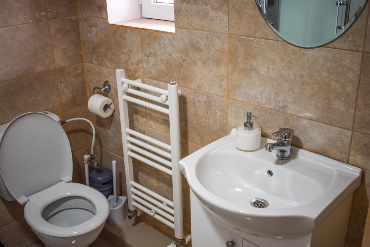 B House Rooms 雅西 外观 照片