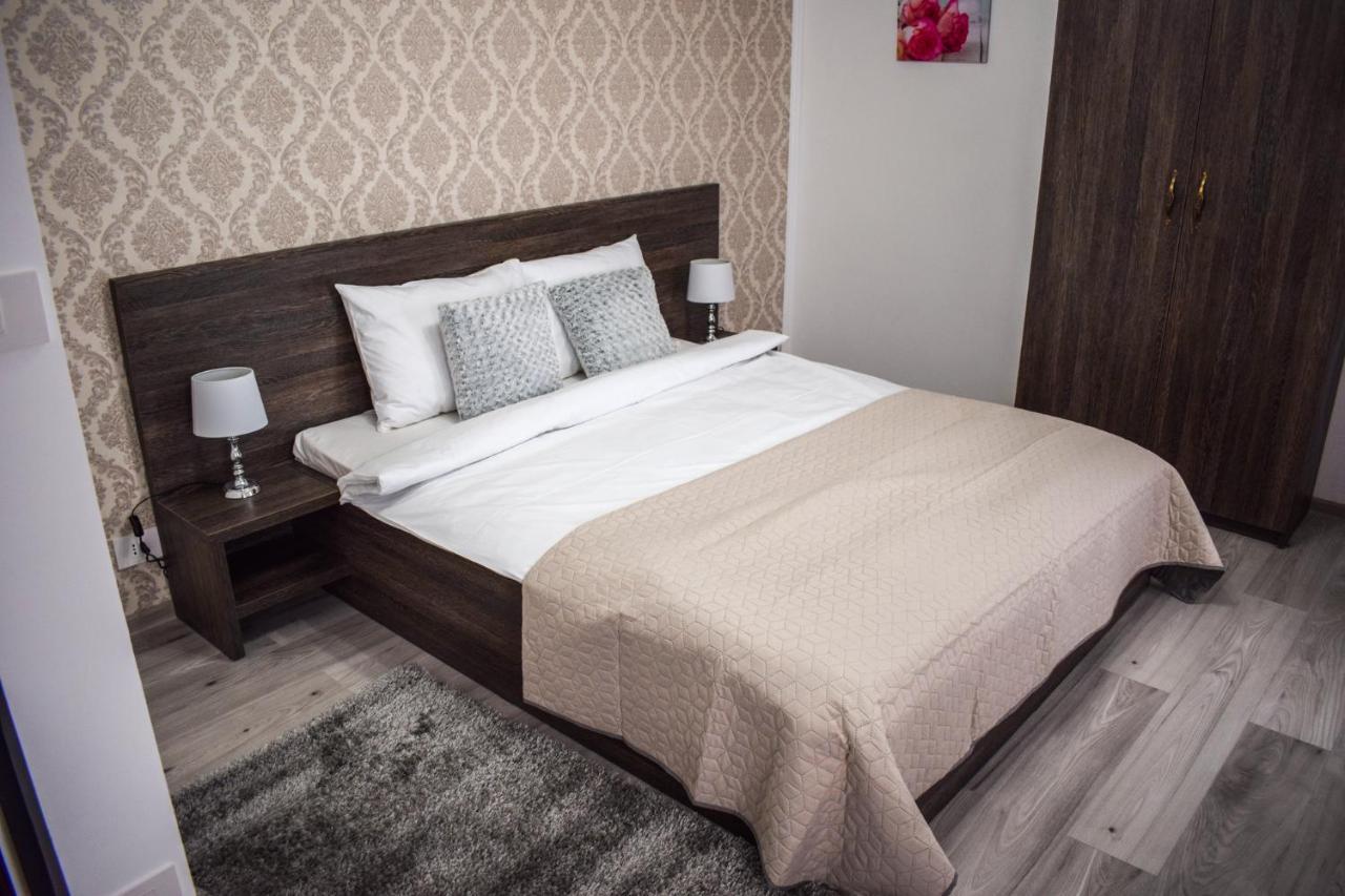 B House Rooms 雅西 外观 照片