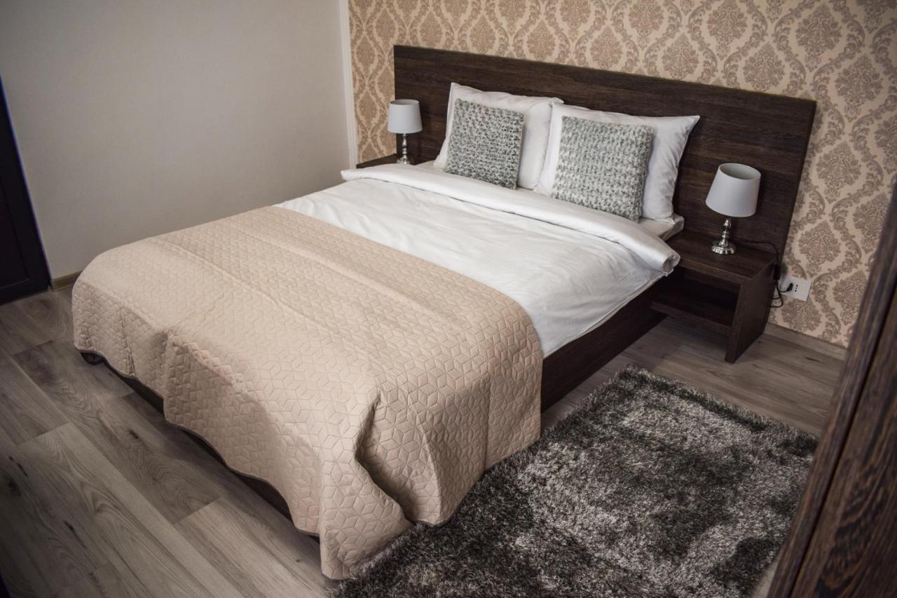 B House Rooms 雅西 外观 照片