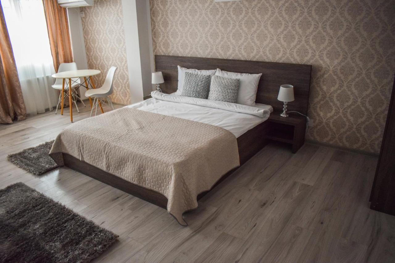 B House Rooms 雅西 外观 照片