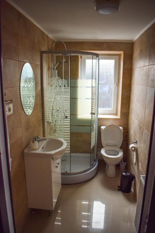 B House Rooms 雅西 外观 照片