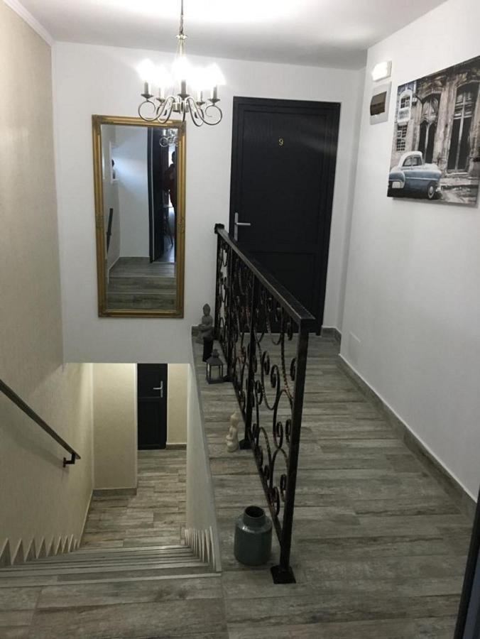 B House Rooms 雅西 外观 照片