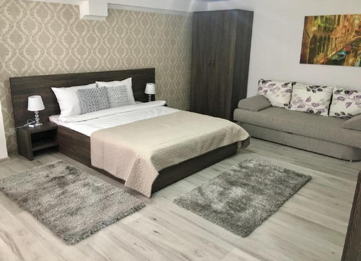 B House Rooms 雅西 外观 照片