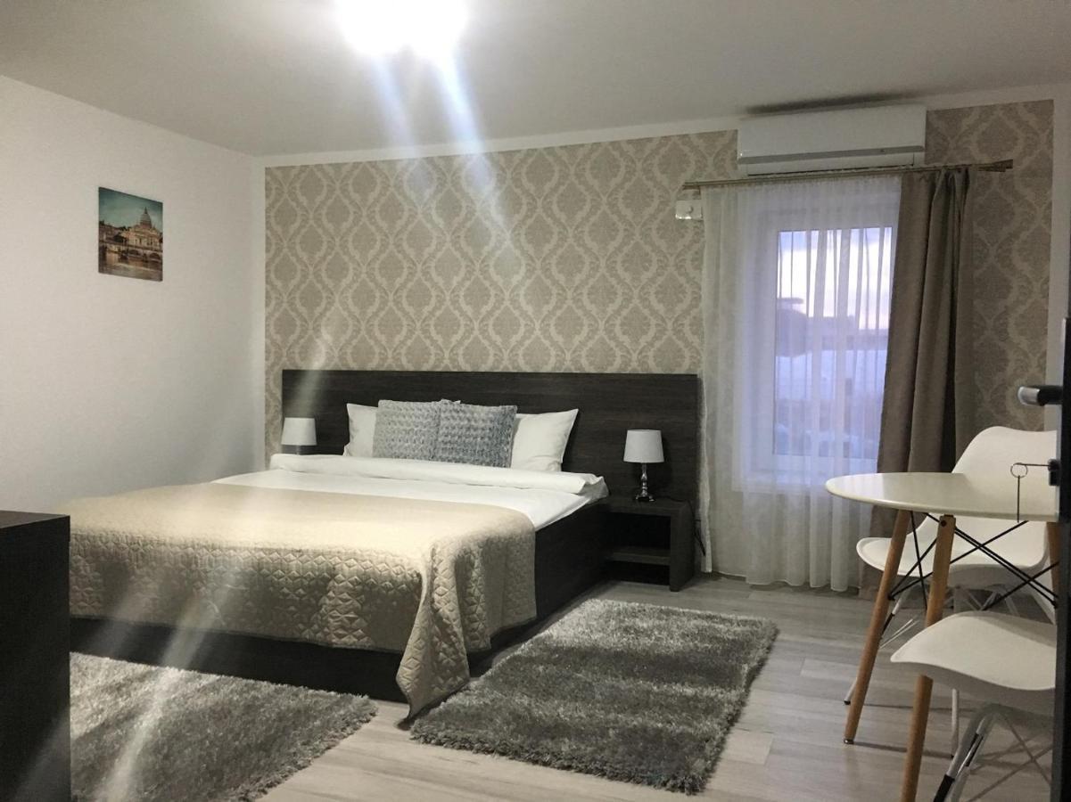 B House Rooms 雅西 外观 照片